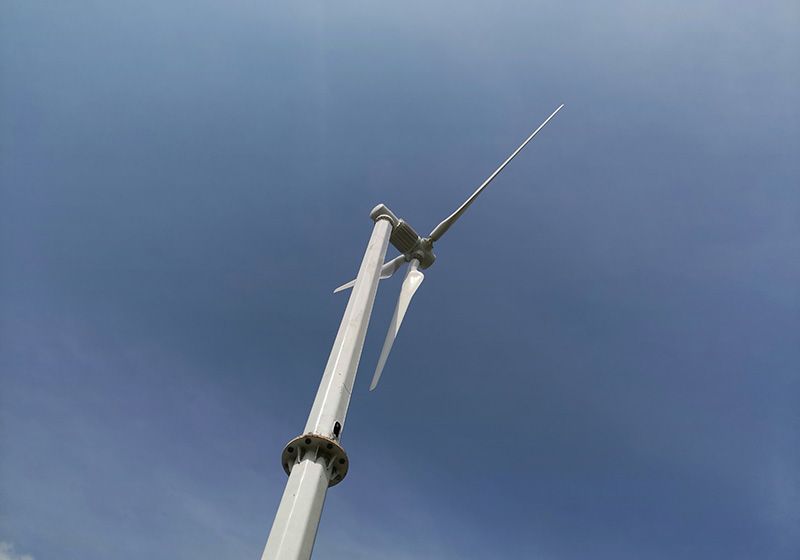 小型家用光伏板和小型風(fēng)力發(fā)電機(jī)能同時連接電池嗎？